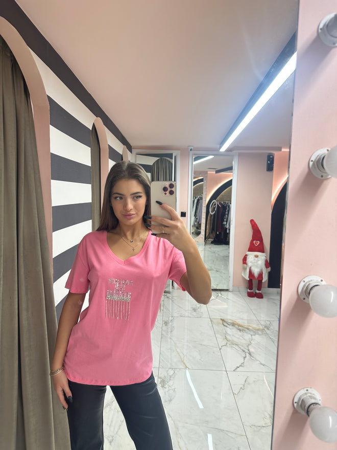 pink t shirt