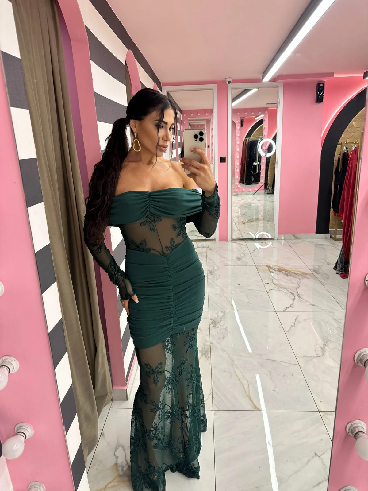 0-02-05-2218f49a131cd8e846934ad4b93f52490e3a5cefbb1314b4b80915762d9da5e4_2229f292c25 Emerald Romance - Image 1