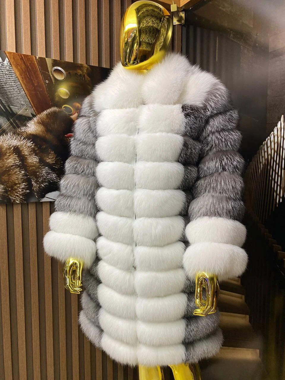 0-02-05-23b320fe689da23d58f17752500153a4b693397b486e9fa579b8048c0636d781_22371ff302e Ice Silver & Snow Fox Coat - Image 1