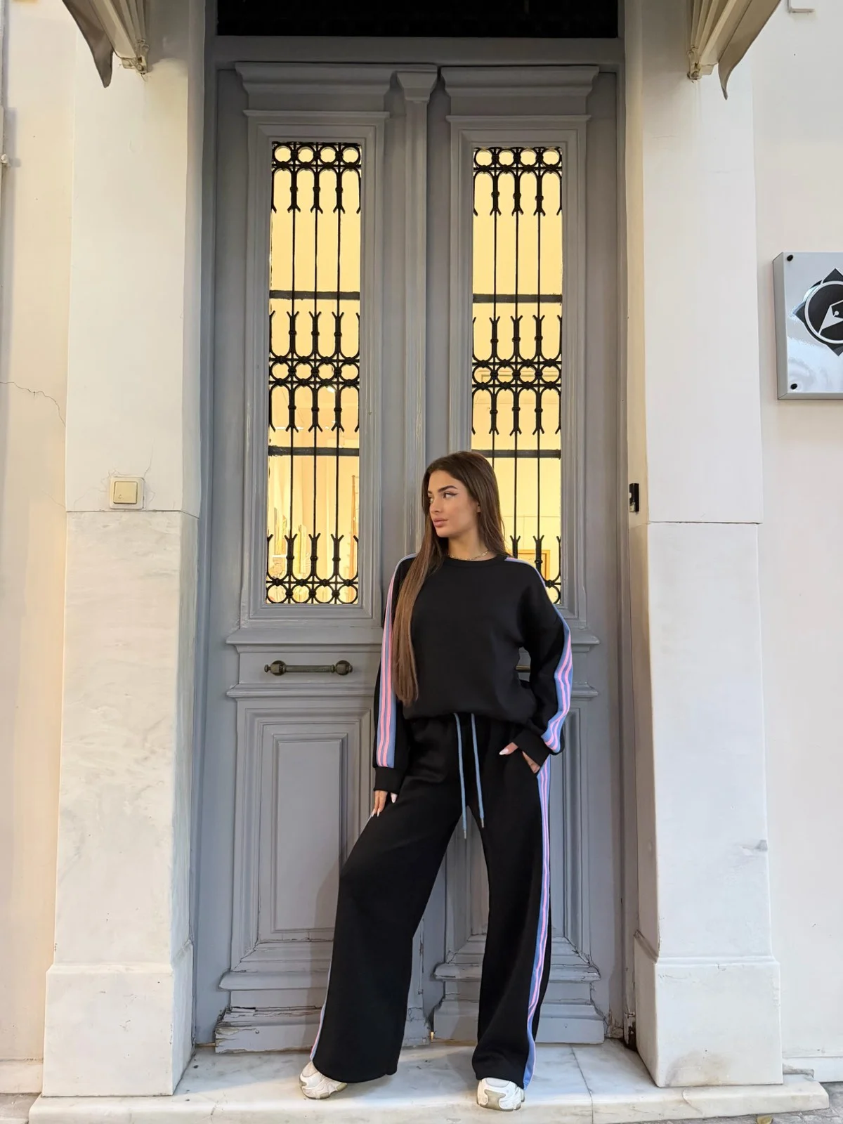 0-02-05-344d49ecb62ea4d1cbb890274fde4a673a027493d90a617452fbe371d9daf5ea_2220b1fc2a1 Black Electric Stripes Set - Image 1