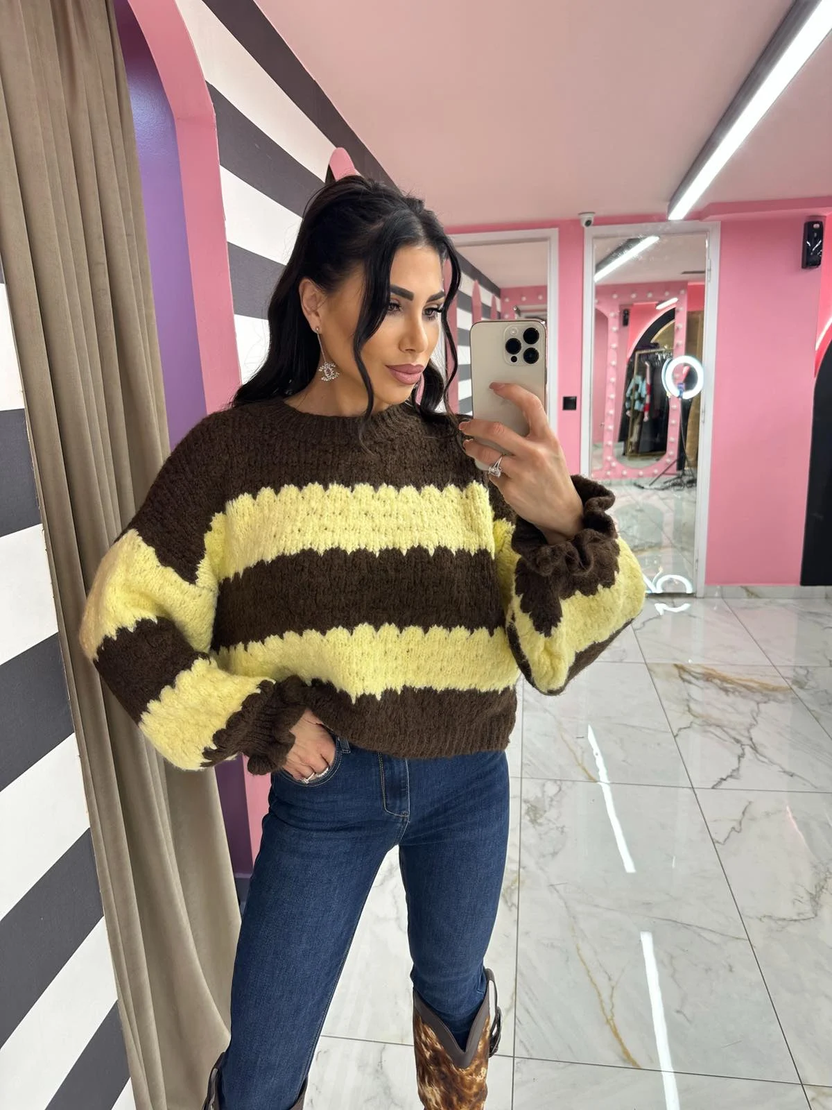 0-02-05-7cceb16854048a822d1d607af46e02d25f30dd7495201121418ef9b5df5cb837_2220e9def78 Honey Bee Knit - Image 1