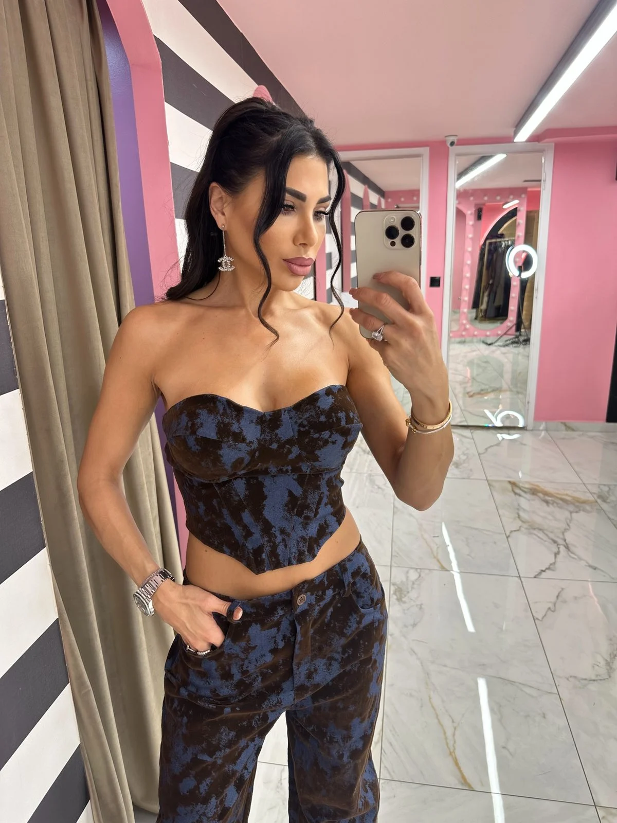 0-02-05-8016afba4ff06dfed14581410199cb6861f1cb90c94ef590f733edef8e89bb2f_2220e9cf88c Velvet Shape Top - Image 1