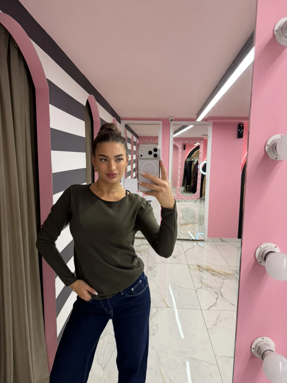 0-02-05-836ff3f950b6bc005e87cc9fb6b3dccfdbd16a49c2949e629ee0b77753754274_2226e133df2 Silky Feel - Image 1