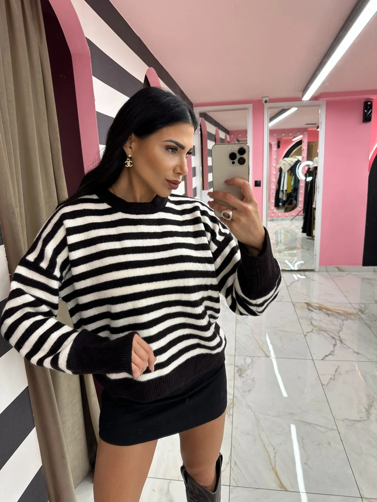 0-02-05-84543eb59bc6fa0e487b5b7862961903213480617cb0ec4a00e318e23a704ba8_222a38b3ef6 Black & White Stripes – “Parisian Stripe Knit” - Image 1