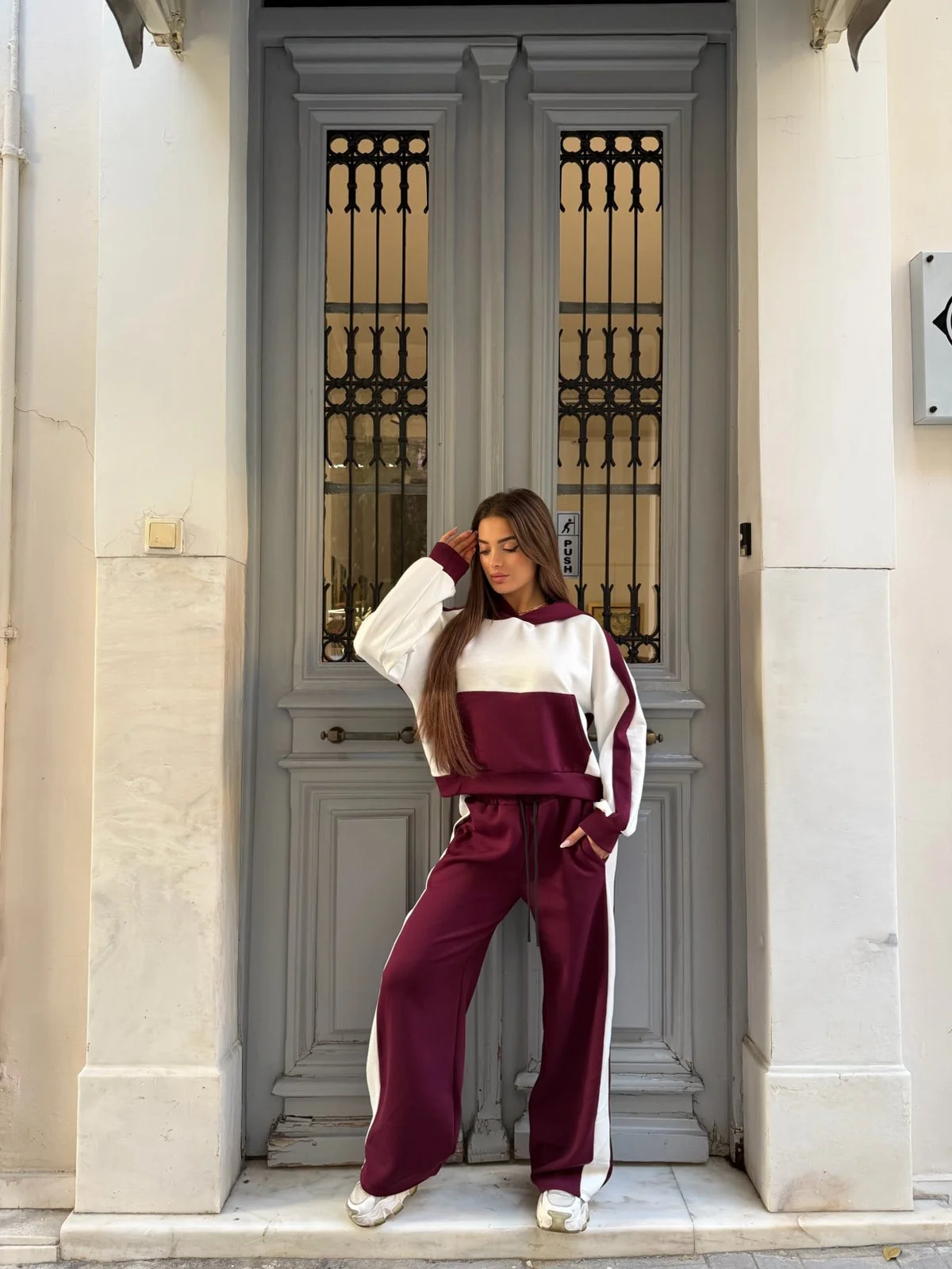 0-02-05-a7fbbe9a6fe697f3533601ac80b998b8a66759affb76c7f17390820900387c58_2220b71a3d0 Wine Cozy Set - Image 1