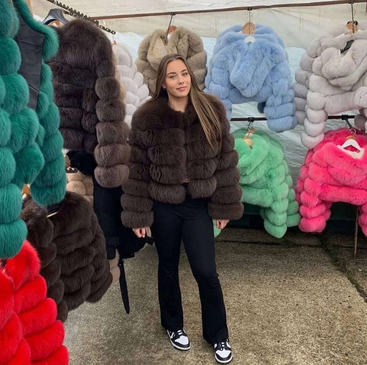 0-02-05-ae5553e4979b1e80f32b8ba425f85e231ab72ef7142d416bf3df611ded5921da_22371df5770 Chocolate Fox Queen - Image 1