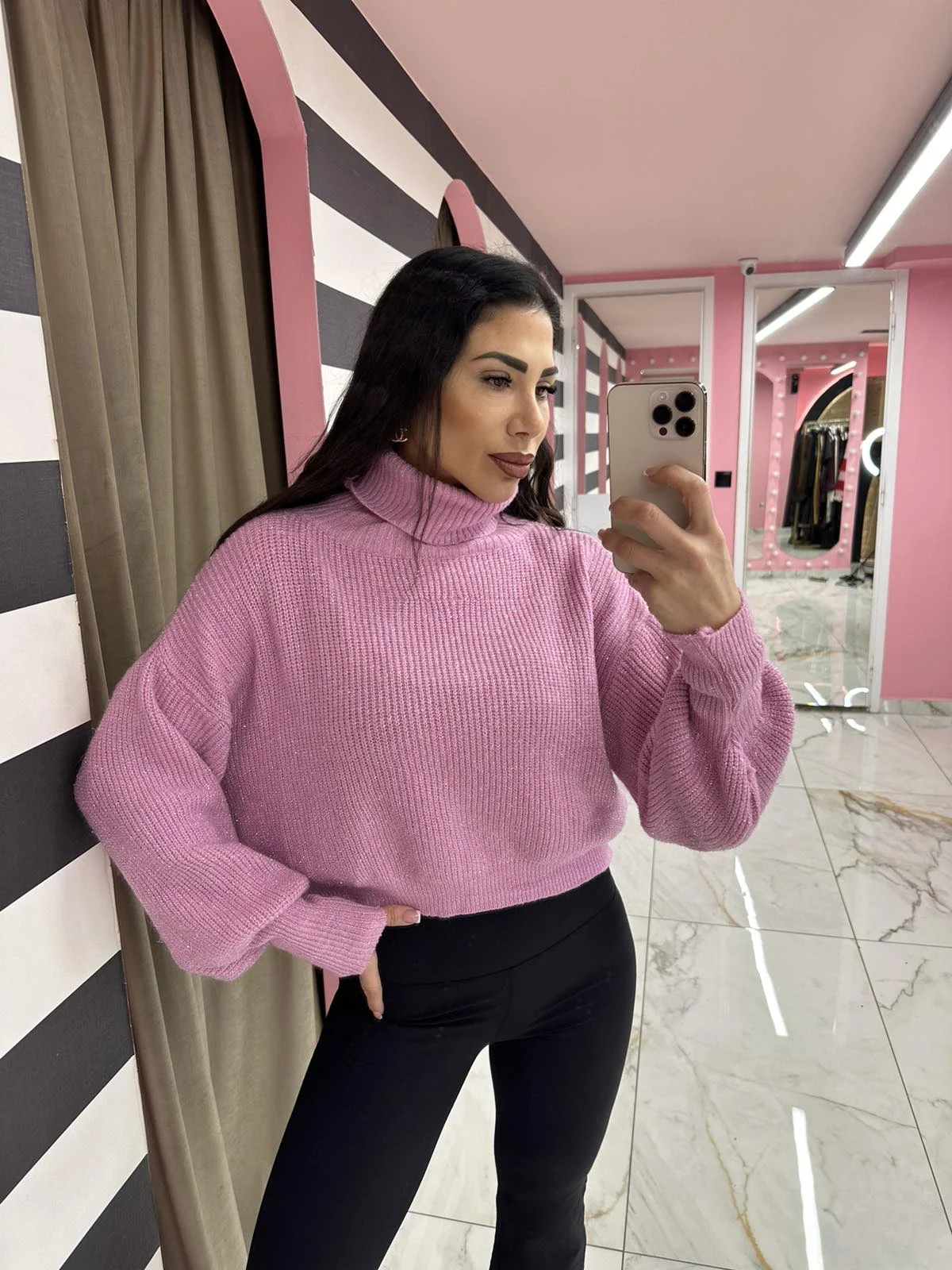 0-02-05-b3663767e9fd6c11a0c4cd9635d5e76290e5879d303eae8f7e2cb3d6ca6ad1dd_2237fbcc2e4 Pink Sweatshirt - Image 1