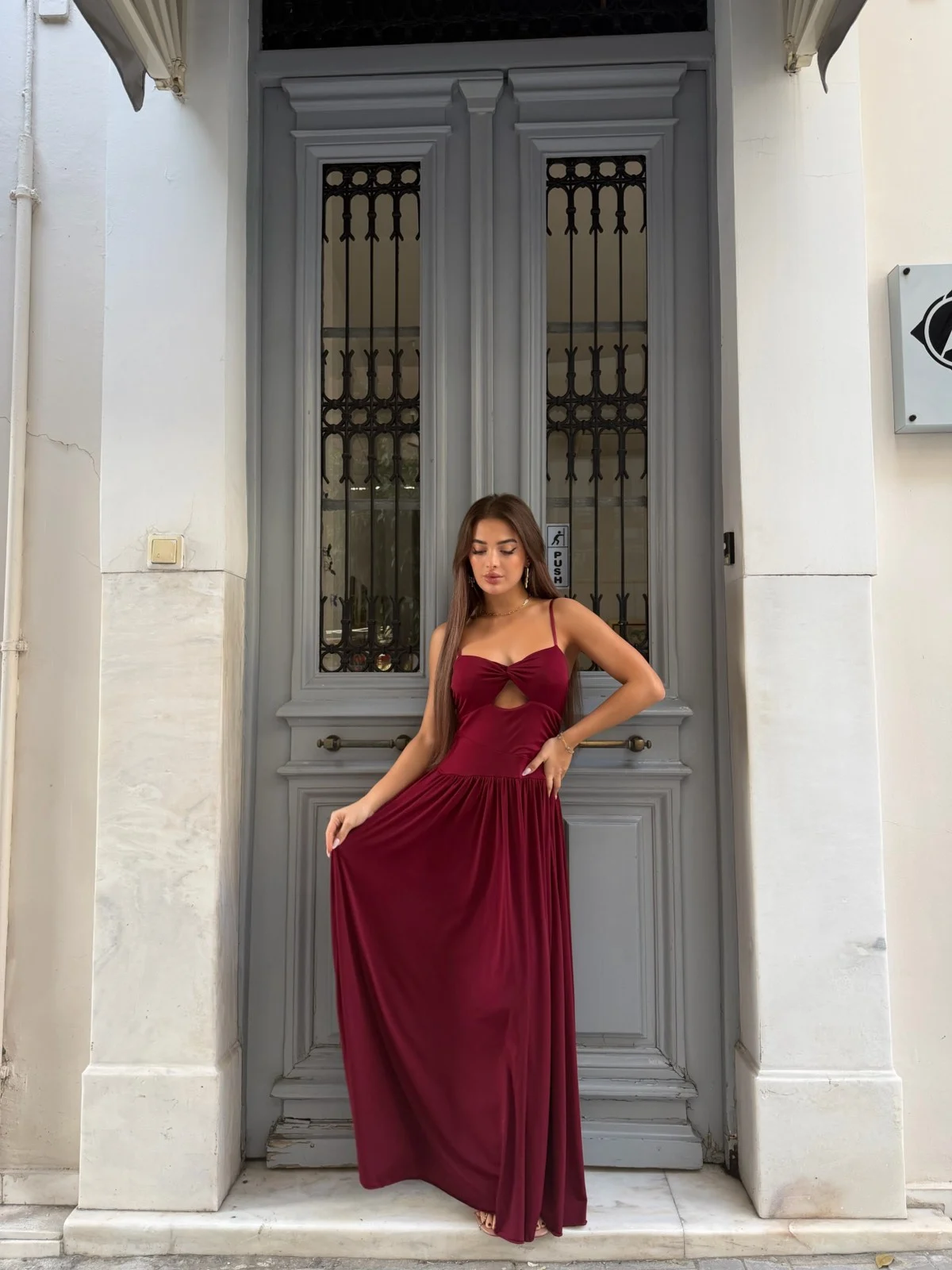 0-02-05-b65dea532cb6c7a7cc52a4cf08705e70f888924bebbbfbb534b8c47dd6e0dcbe_2220b73bd46 Wine Red Goddess - Image 1