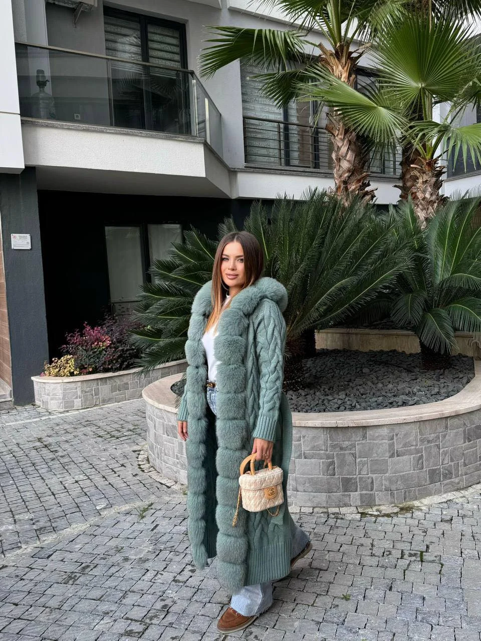 0-02-05-bd7cc558c7edc4404cd8923a443c1d7871b762f687a2590117b3d50b4391eff0_22371c50fa3 Πλεκτή Μακριά Ζακέτα με Αληθινή Γούνα Αλεπούς - Image 1