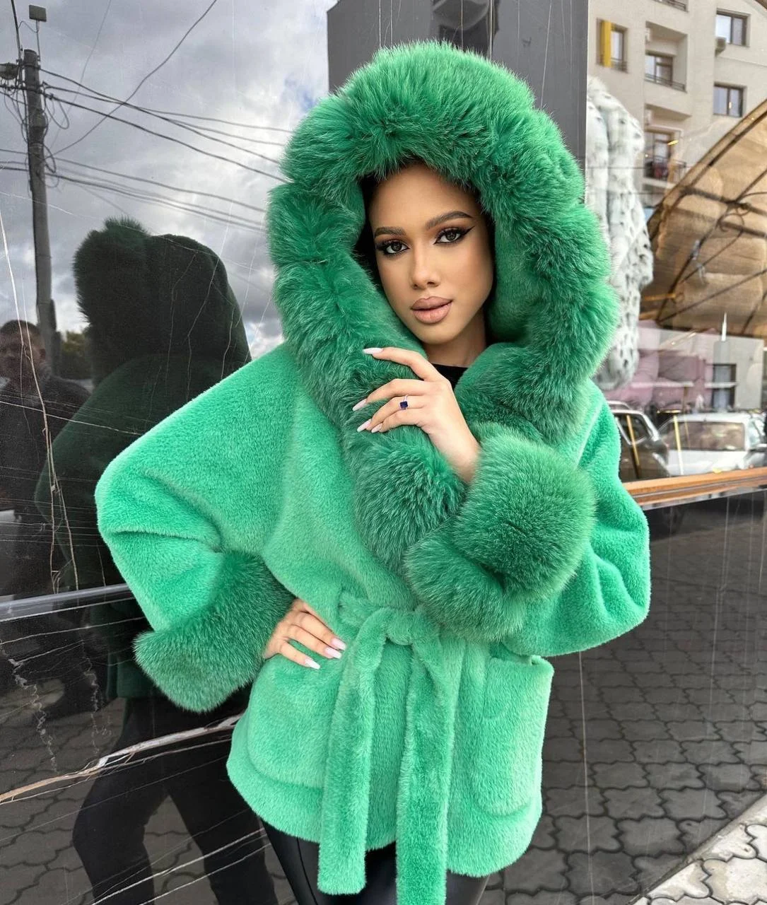 0-02-05-e23c1d8e840ceeae9a2f22233d51a48ea0ff9cf600fd2edaf47d17139ca27c98_22371df1ca4 Emerald Luxe Fox - Image 1