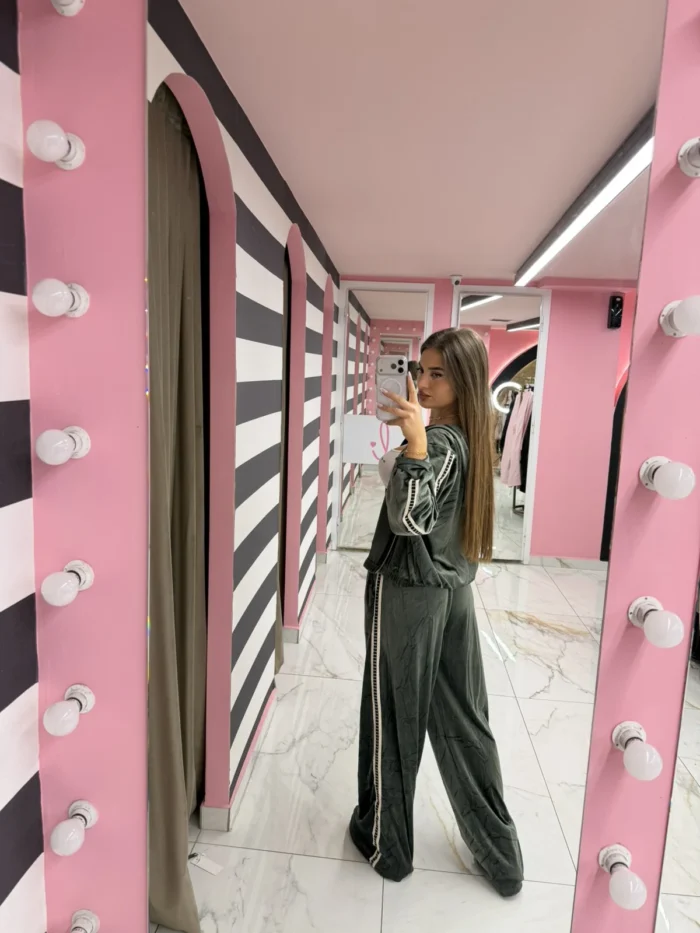 Pretty Darling - Image 2