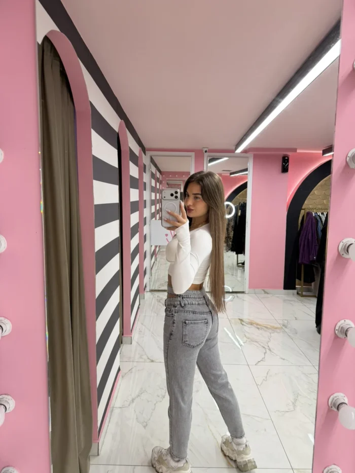 Blossom Curve Jeans - Image 3