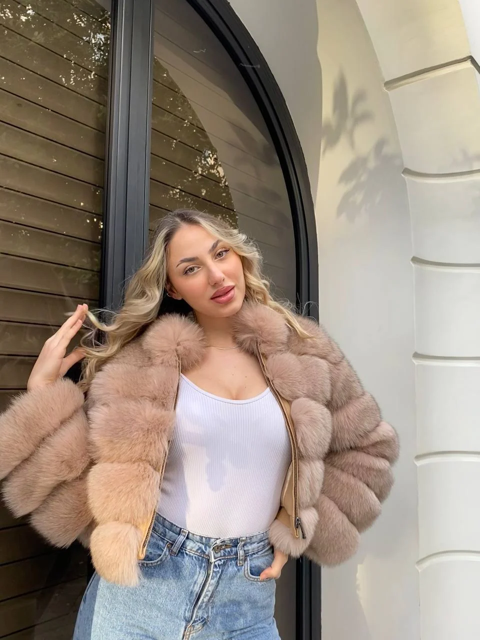 0-02-05-fe01f36eb58f7f1a98ec41fb2cc221041b20aa64227386e912bec8dfaea083e6_22371e17752 Luxe Sand Fox Fur Jacket - Image 1