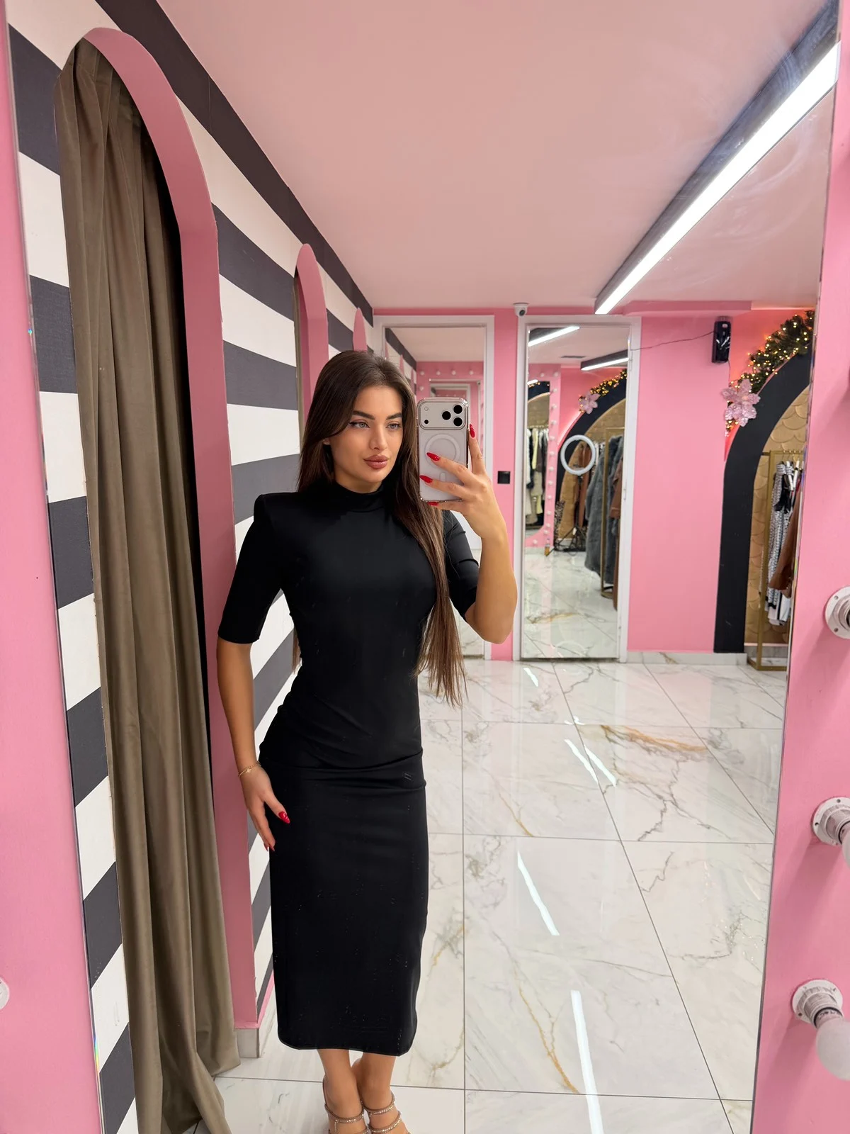 0-02-05-35a29f76f2c432d7942d74c8c37aeb84e9ade727553c9761fddb00928cd0850f_22306edbc22 Noir Sculpt Midi - Image 1