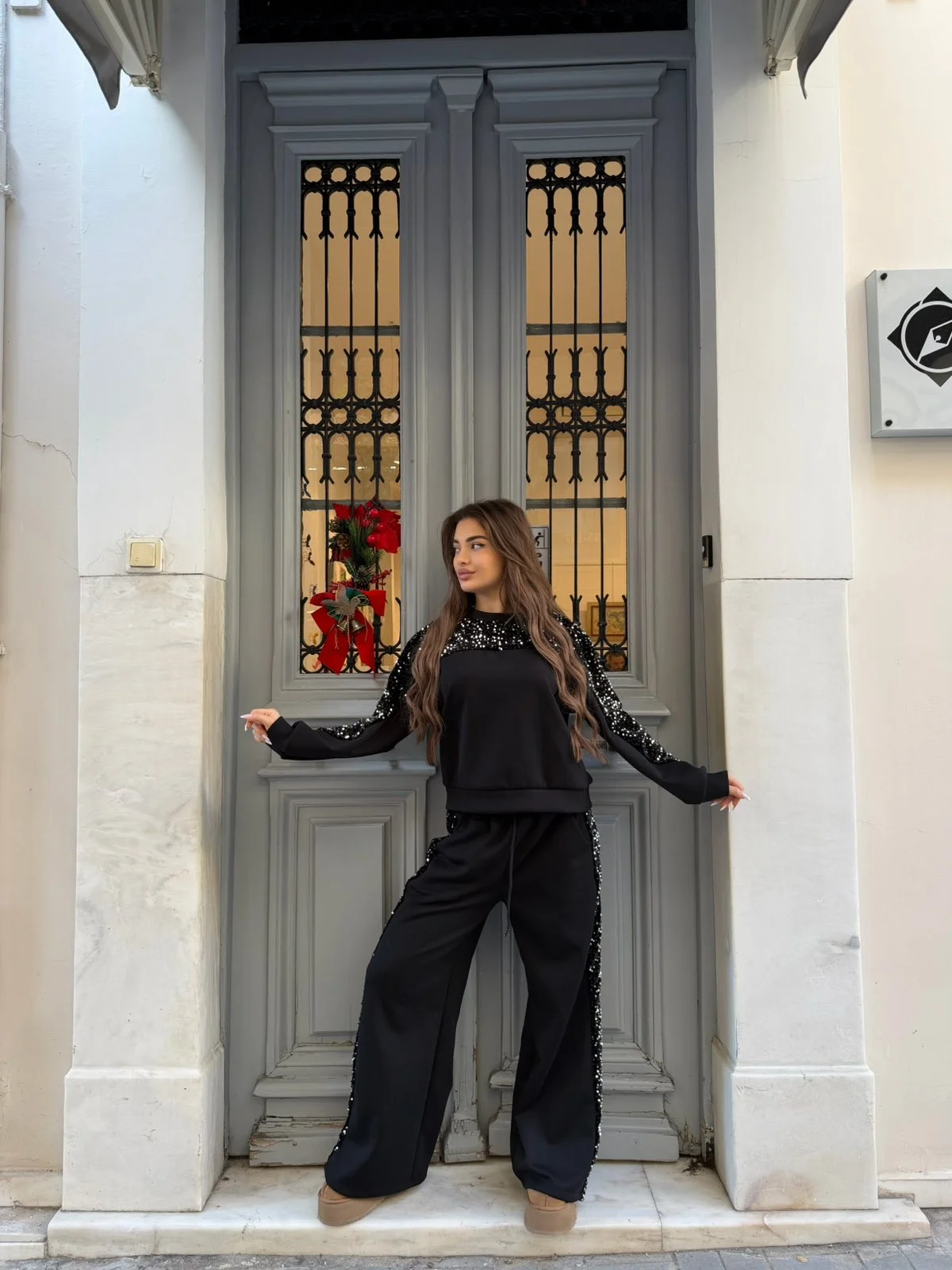 0-02-05-3e67485f0c4867dd1b6c6230b4c9654ab9a04f23a3d60d1711c32c8ff0906fb4_222bf121022 Black Sparkle Set - Image 1