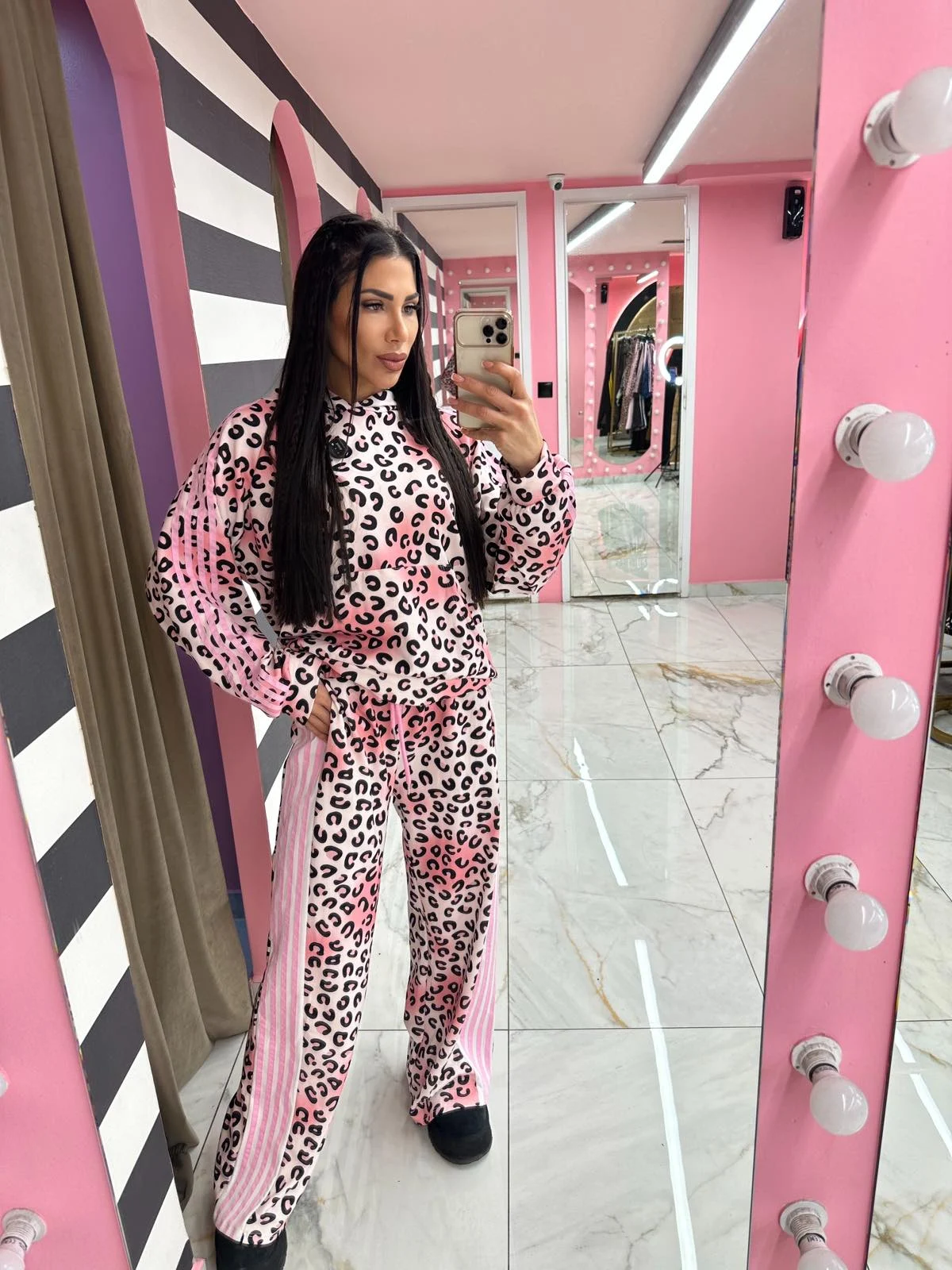 0-02-05-41be46c34abe7f24ea18c0be398bf303fd09ea2e42eeccdaa6499434a79c3c36_223880f6a59 Pink Candy Leopard - Image 1