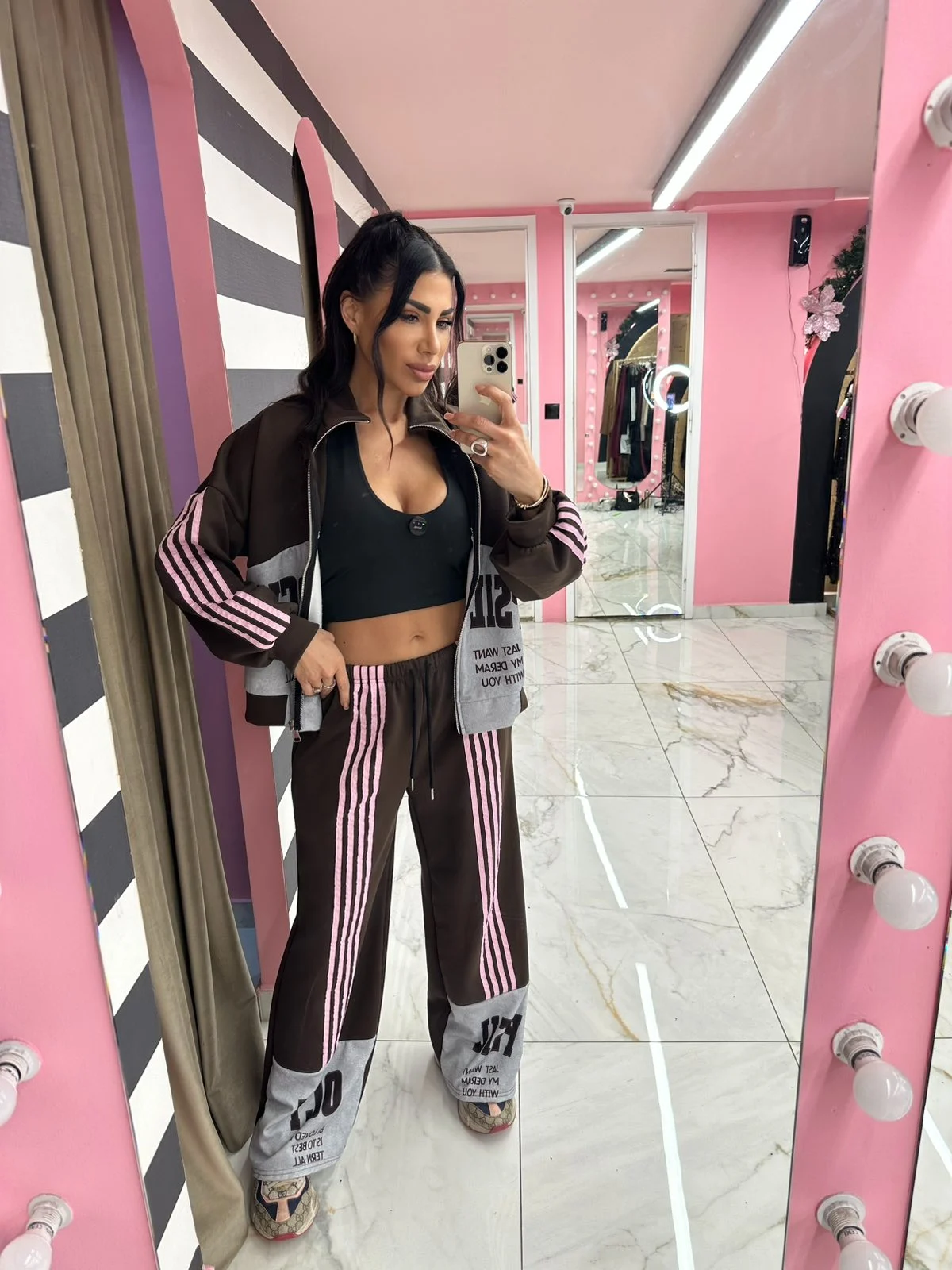 0-02-05-5e164088801fbbd33b3cc9f41d8b2c685ebca52de673bd6b38c4a05a947c3b9b_222f1c765d5 Urban Stripe – Chocolate Touch - Image 1