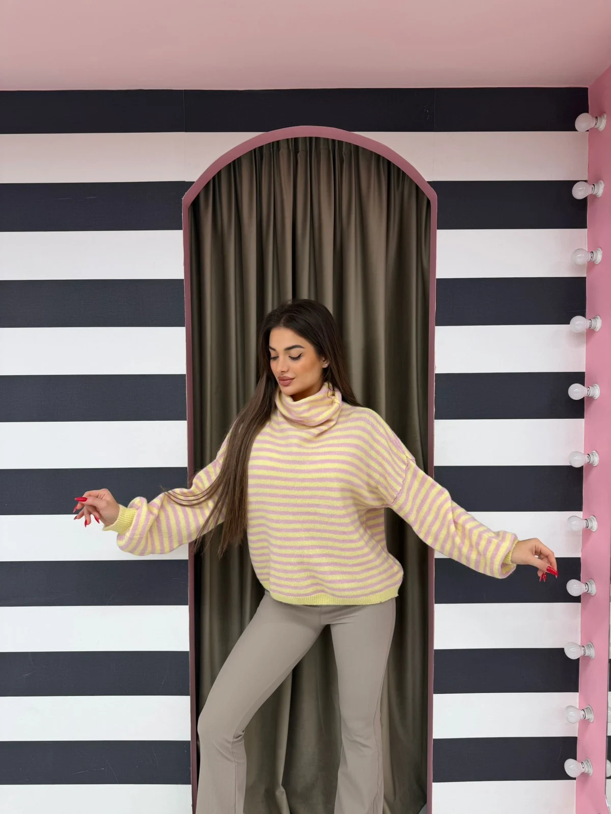 0-02-05-61207bb267839e0b4aafaab0cfa01f4801bc3c2653687b6813ab95c15c7a93bd_2228253e054 Lemon Sugar Turtleneck - Image 1