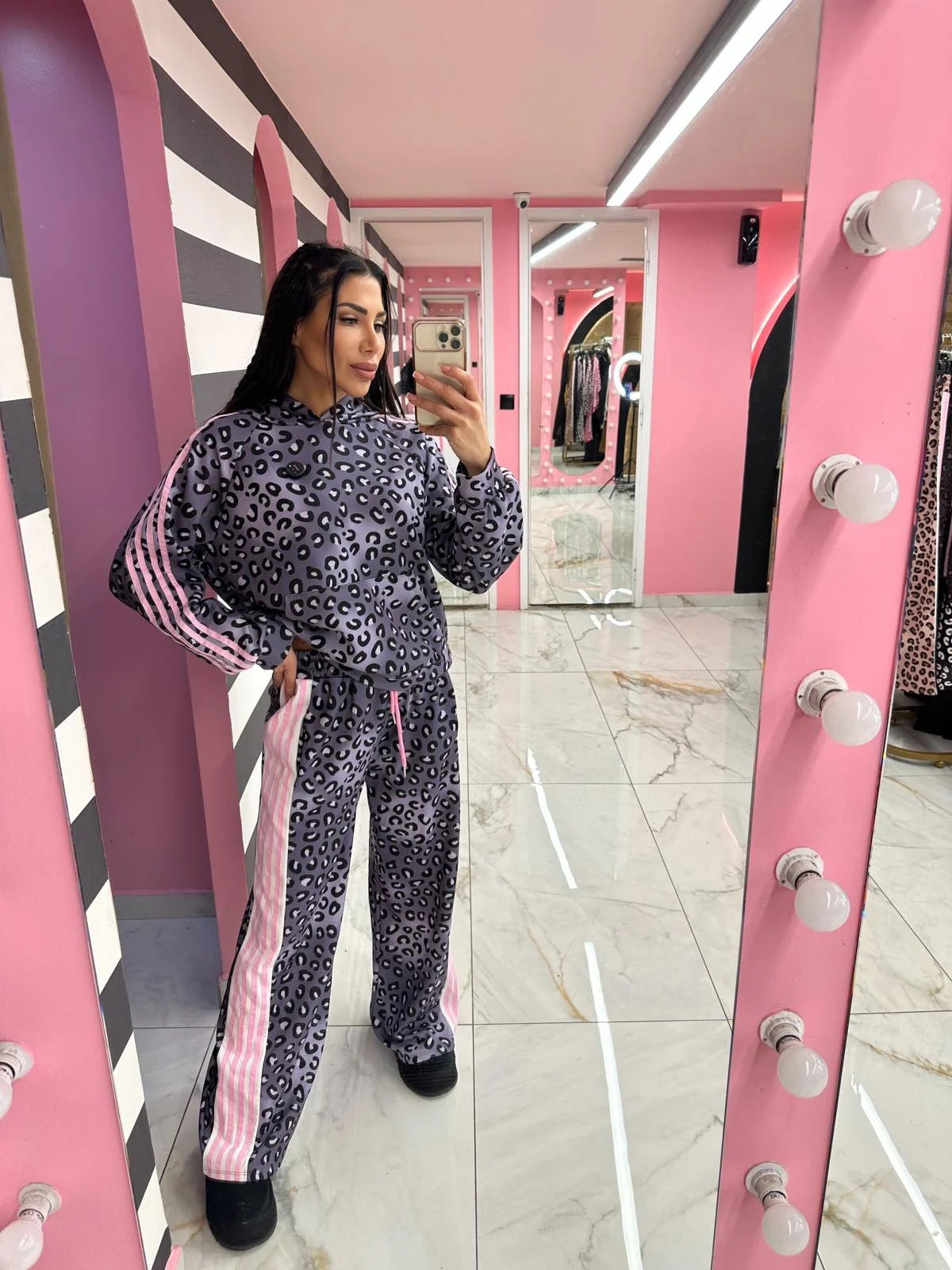 0-02-05-80afb57d26b2cff7e52bb254e16761f7fcb563bbe07e0e3b11688c9532331bbb_223880841fe Grey Mist Leopard - Image 1