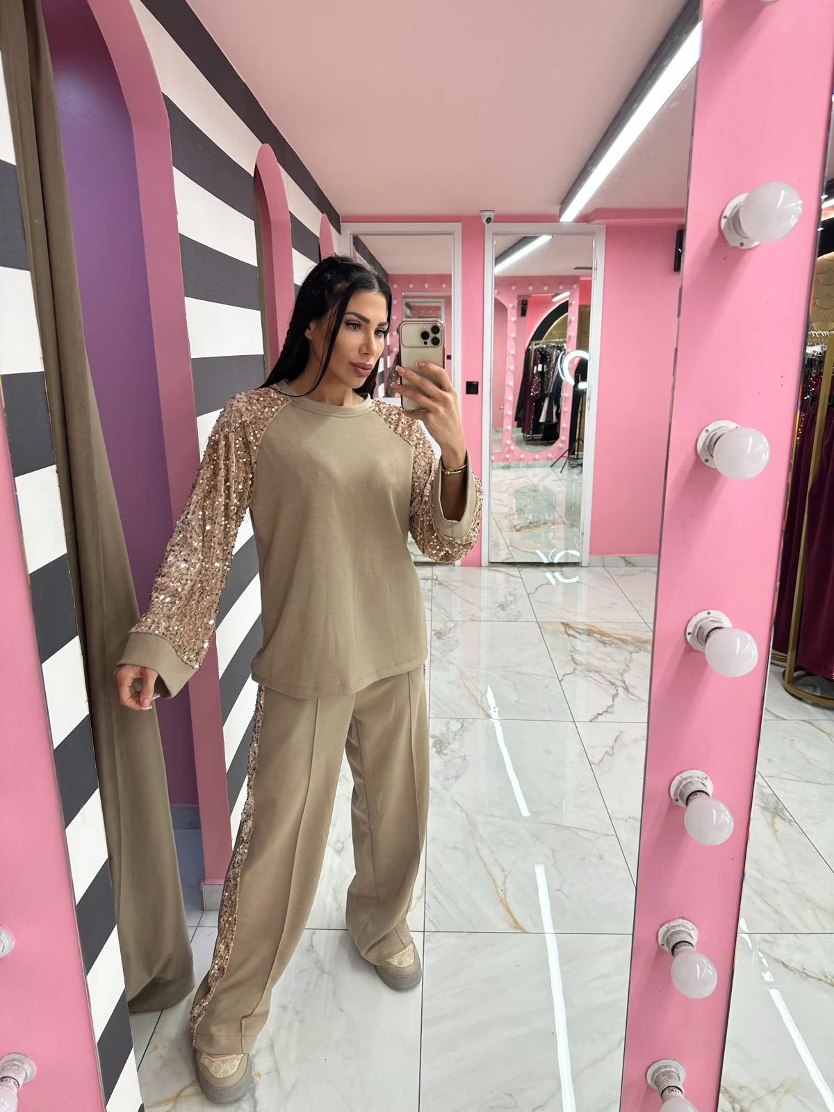 0-02-05-832a76bf8bcf394f14c03bf99a5df5defed73851850cbace446d4dfc52171226_223881c0580 Beige Luxe Set - Image 1