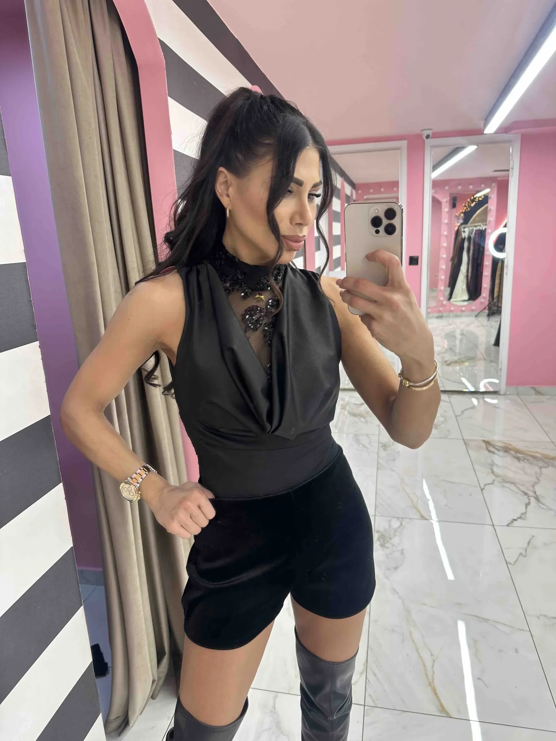 0-02-05-959a36bb186ab31f73bc7555af08e74ac8e25cd8e924e88dba2c8db742f2cfe4_222b2414b89 Κορμάκι Lace Muse – Μαύρο - Image 1