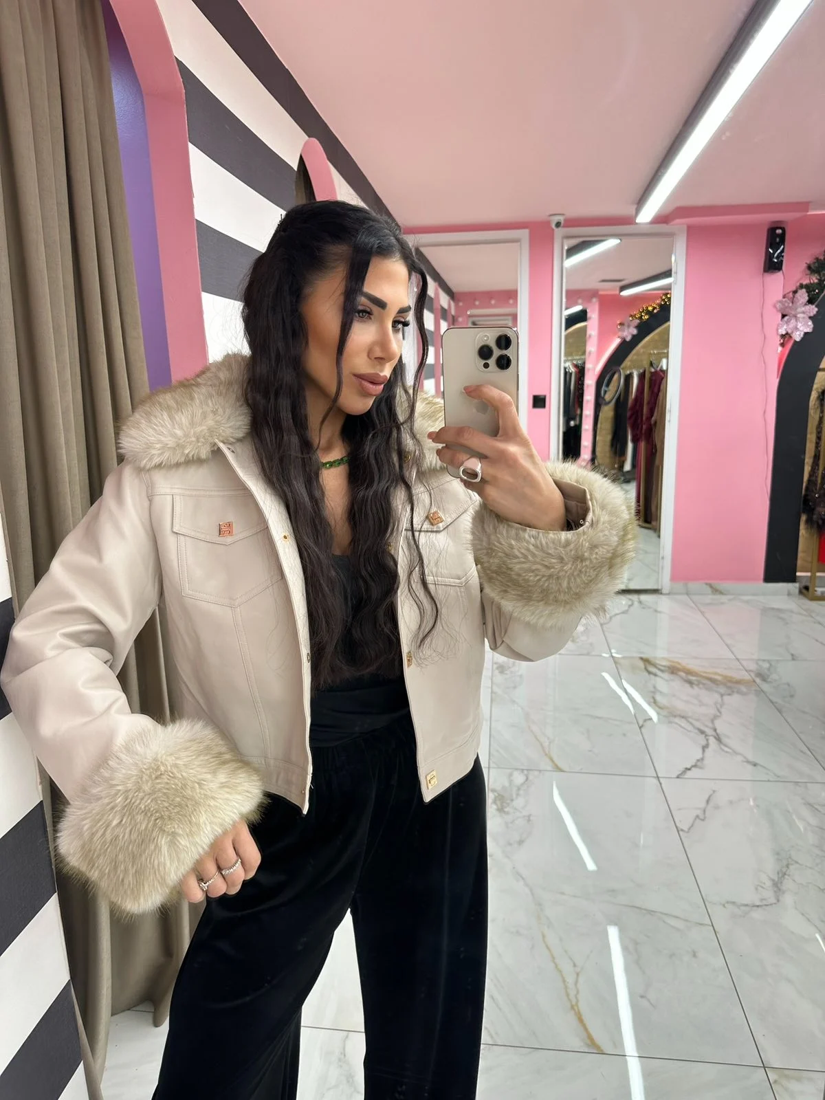 0-02-05-9c8c22d6477aeefca1b8af12c1bd6bd5b18ee0df92c533a8bc0957ac3b9882b5_2233a7952f3 Fur Touch – Μπεζ - Image 1