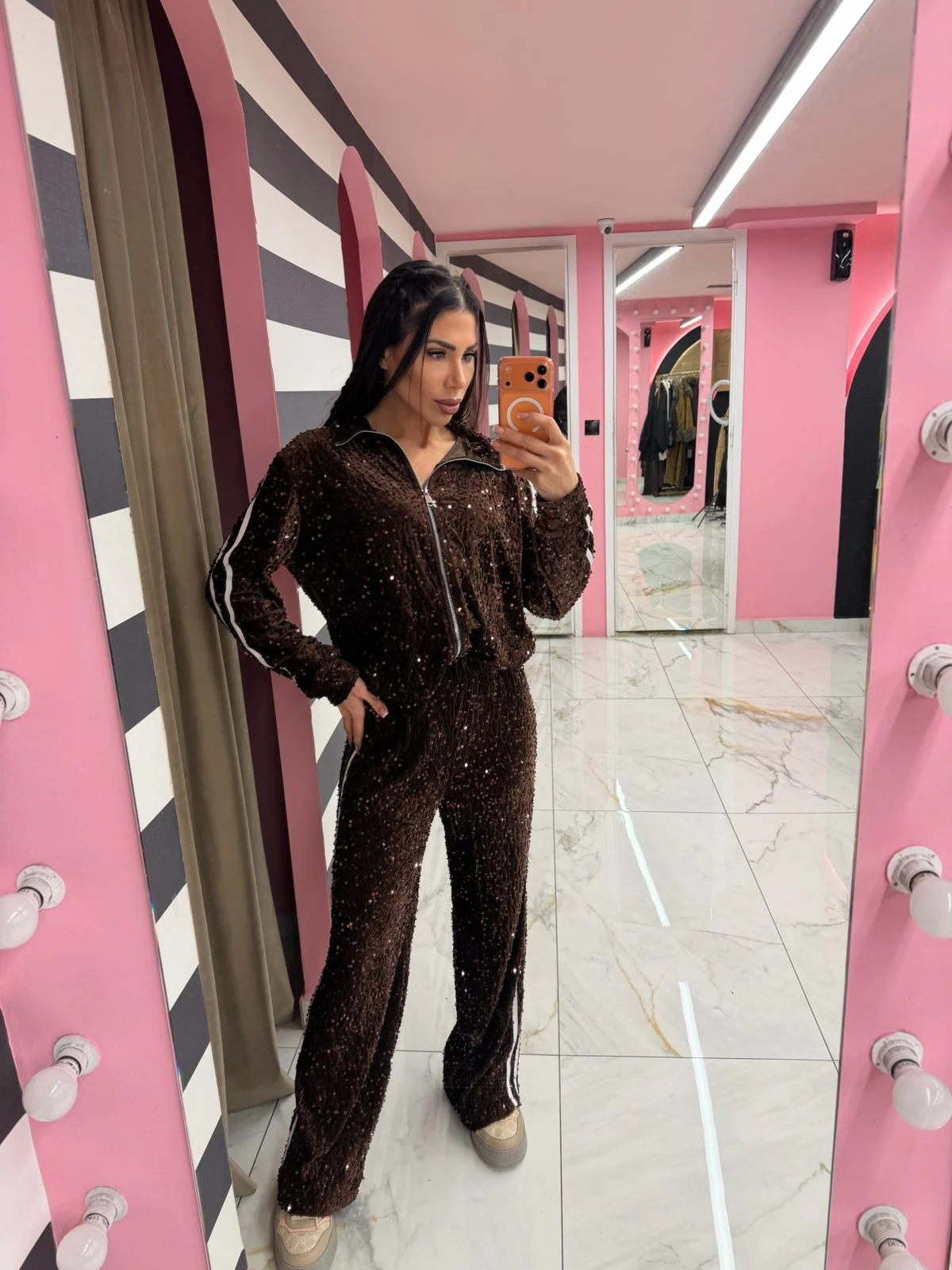 0-02-05-b2a47abe132eaaf6201467d4a5a18268b355fa4de6a63eb3d4157ede039c77fb_2238ba57e5a Brown Glow Set - Image 1