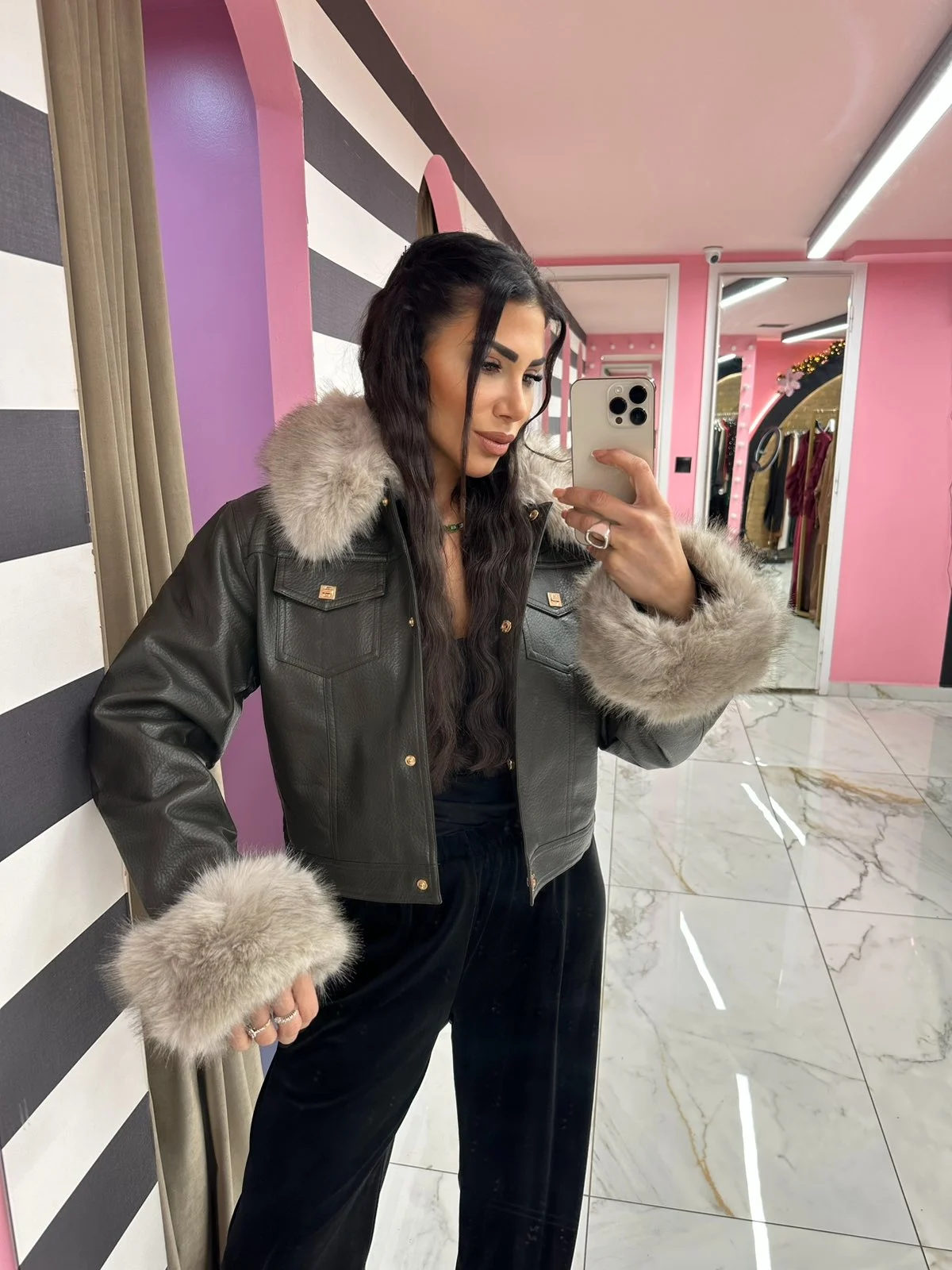 0-02-05-b7093d9b2b8ada1a79cedefbef9a2f433eef38abd0a230c55e0609f4ffcac123_2233a7aacd7 Jacket Fur Touch - Image 1