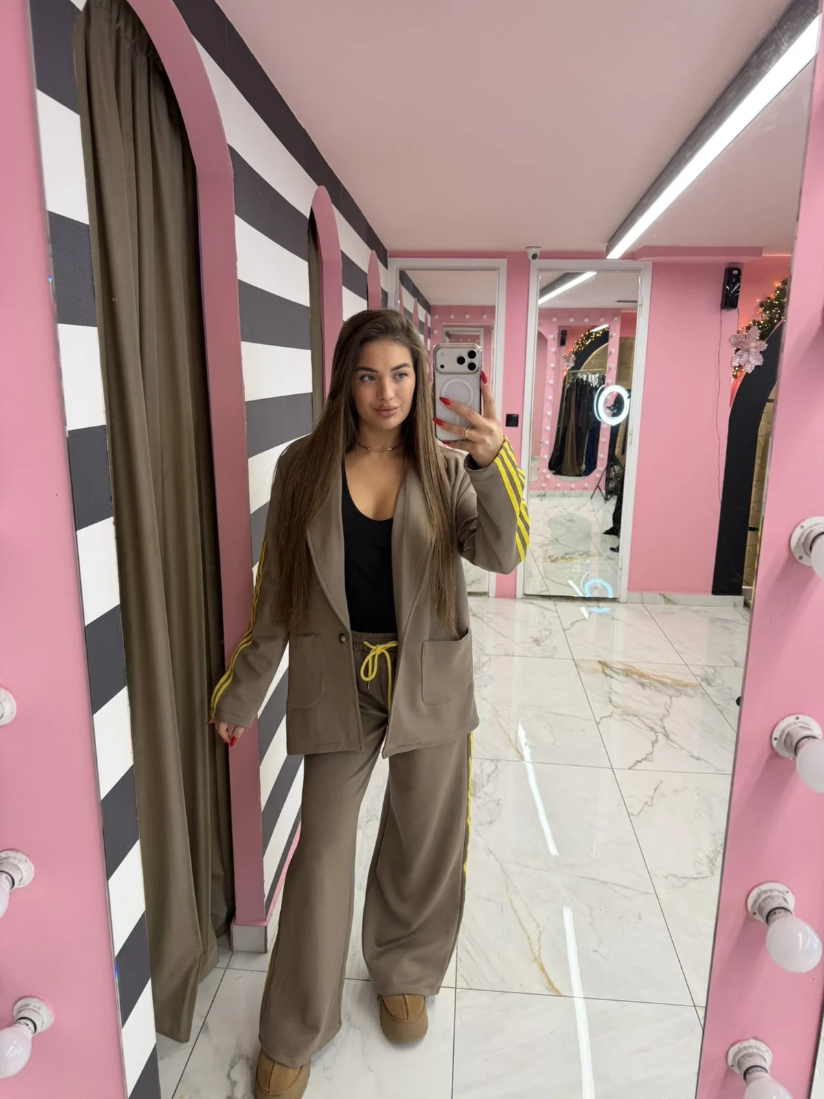 0-02-05-c37b6cf0de1c36d7e7a6fe85ba83994bea80f559700663b23506c62d65f6f849_222ef451d05 Urban Chic Suit – Μπεζ - Image 1