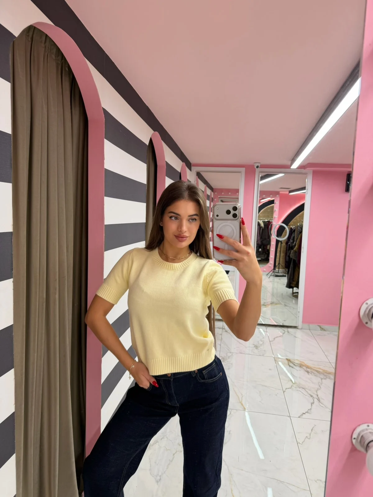 0-02-05-e5b7697a1de30a6a42b5e8c703eb1f726dbb1de05f66ba4d470afe731512eb95_22319a125f0 Vanilla Knit Tee - Image 1