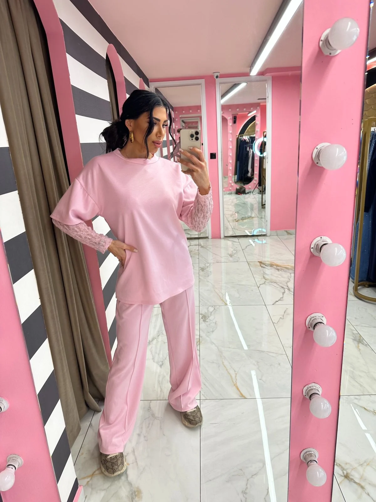 0-02-05-4a0e8ea8b6b03672ca44e1e412028371cc72c606ef4ef0677d11119612e2addd_22019ca8360 Chic Ease Lounge Set - Image 1