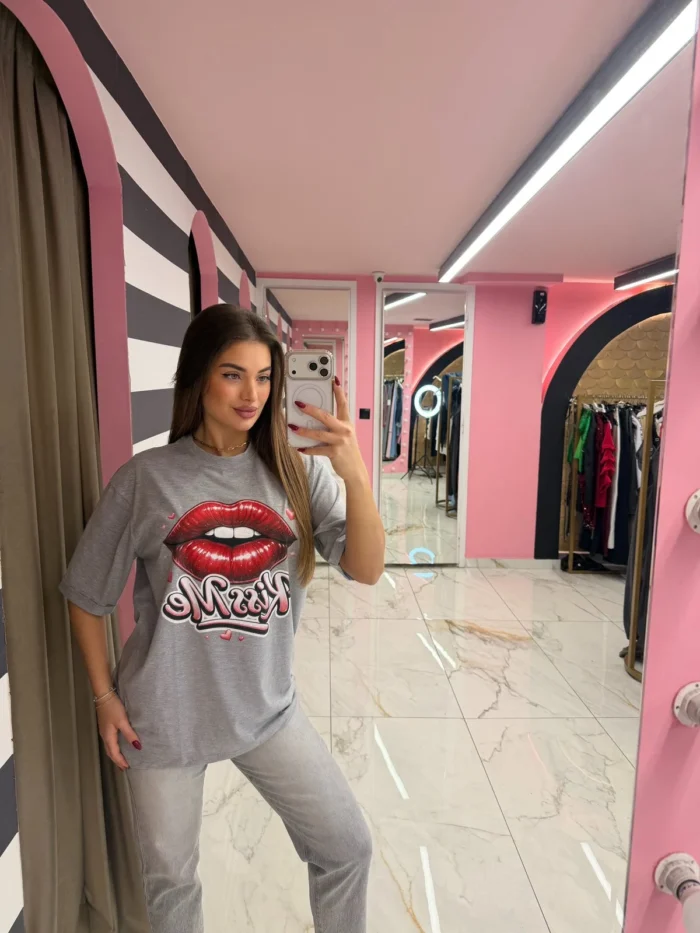 Kiss Me Tee - Image 3